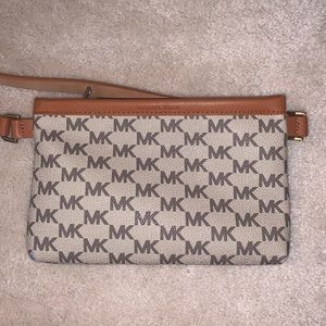 michael kors fannypack